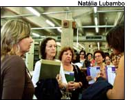 Professores na biblioteca