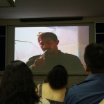Amanda-Melo_Alunos-assistem-documentários-durante-oficina