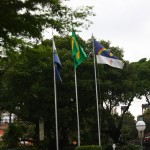 Flávio-Meireles---Entrada-da-Universidade---Bandeiras-da-Unicap,-Brasil-e-Pernambuco